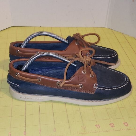 Sperry Topsider boat shoes - Picture 1 of 8
